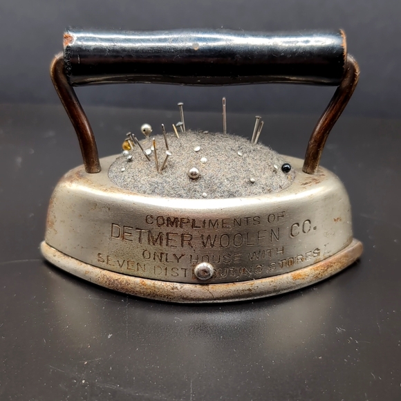 Detmer Woolen Mills Other - Antique Ditmer Woolen Mills Sad Iron Pin Cushion